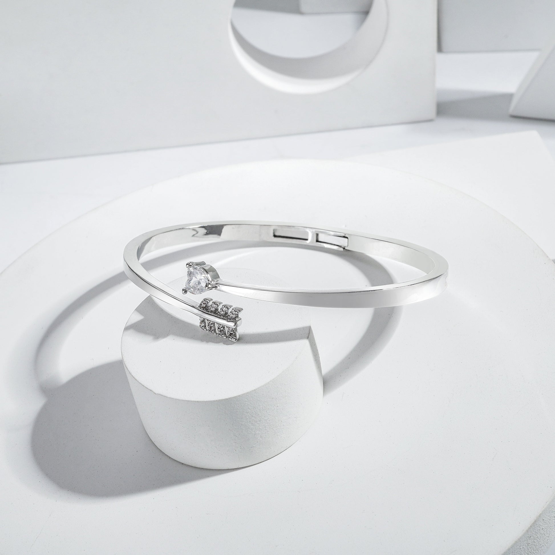 18K Silver Polish Arrow Design Party Wear Kada – A Bold Statement of Elegance