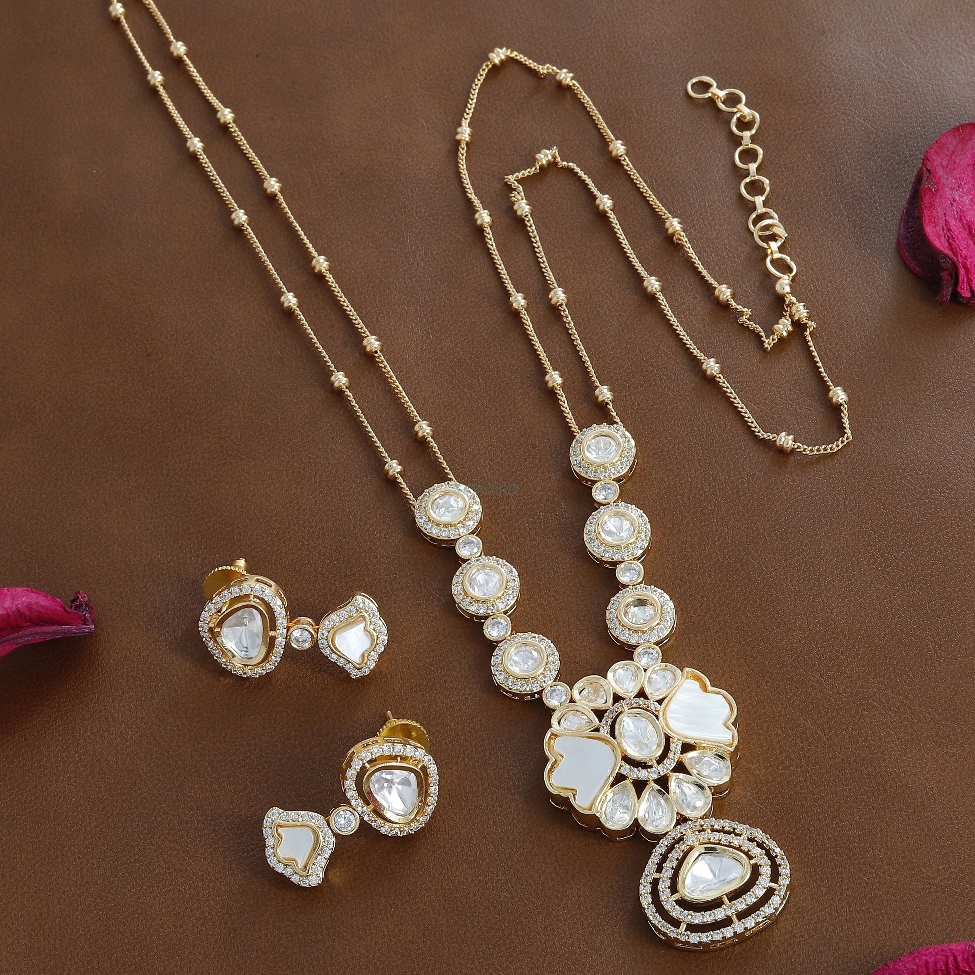 Antique Kundan Long Mala Type Necklace – A Regal Blend of Tradition and Grace
