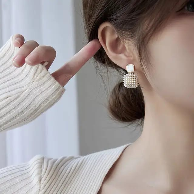 Classic Pearl Cluster Stud Earrings – Modern Vintage Elegance