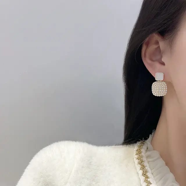 Classic Pearl Cluster Stud Earrings – Modern Vintage Elegance