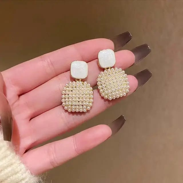 Classic Pearl Cluster Stud Earrings – Modern Vintage Elegance