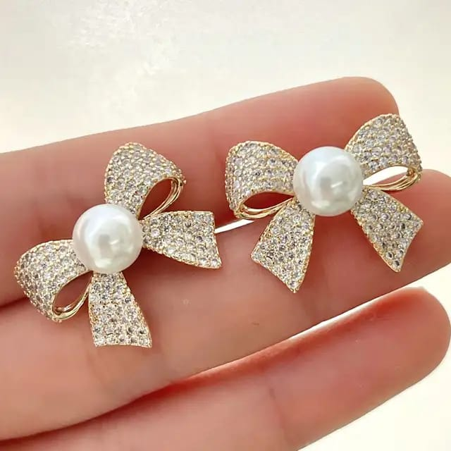 Crystal-Encrusted Bow Studs – Classic Pearl & Gold Design