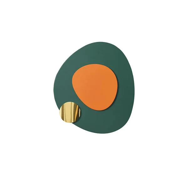 Curved Emerald Metal Wall Art – A Bold Expression of Luxury and Nature