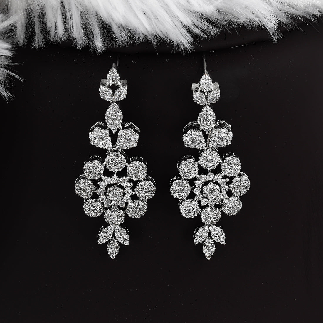 Diamond Flower Design Silver Diamond Necklace – A Floral Touch of Elegance and Radiance