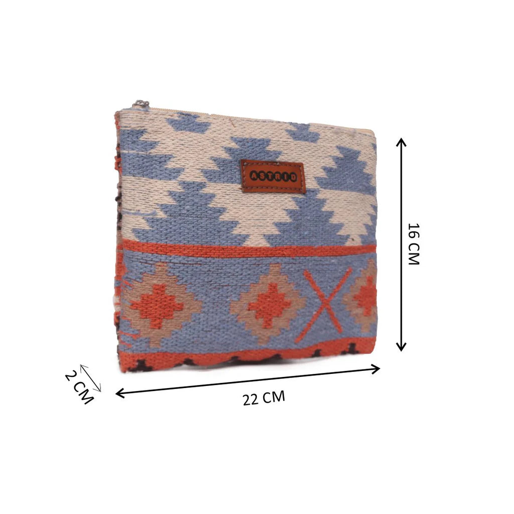 Elegant & Functional Makeup/Travel Pouch – Your Perfect On-the-Go Organizer