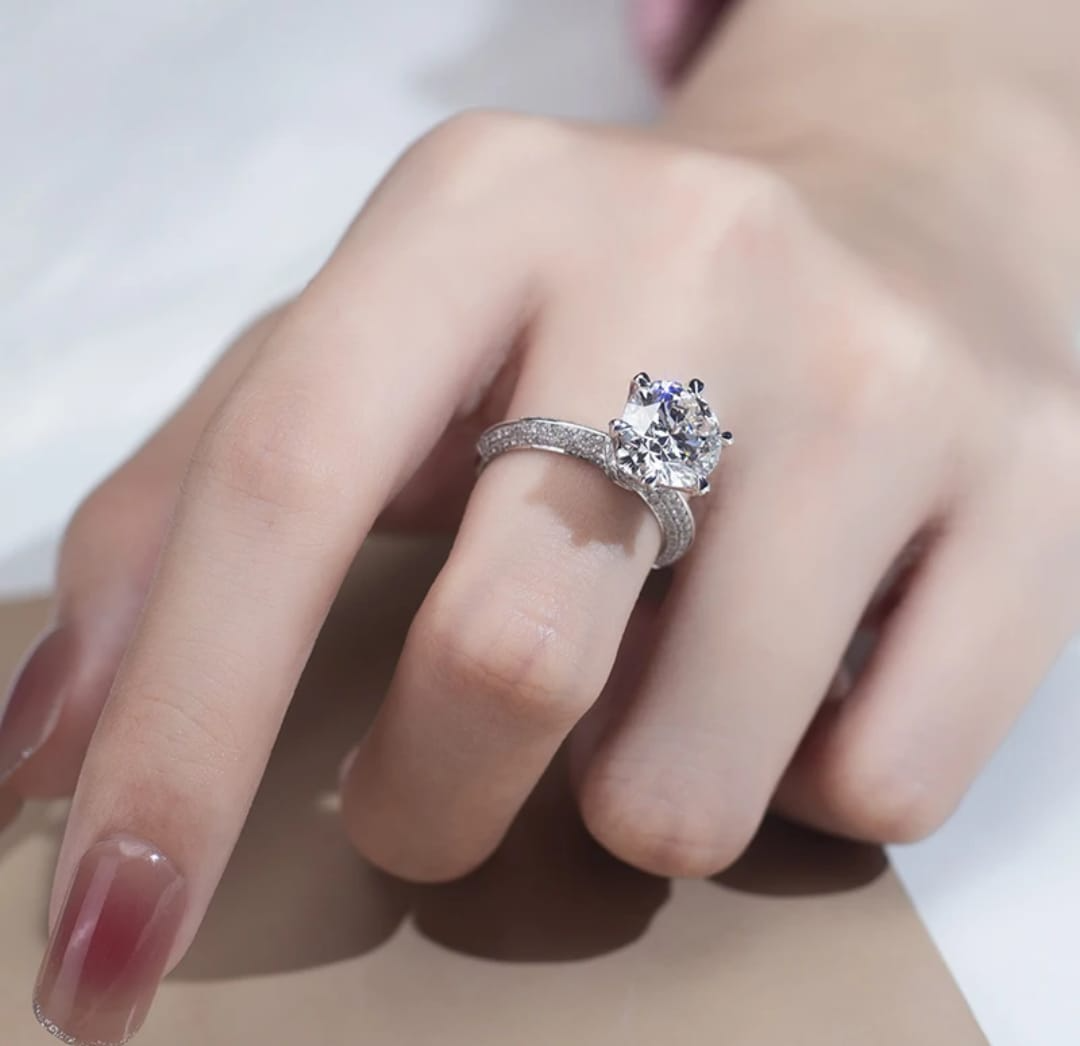 Elegant Solitaire Diamond Ring – 925 Sterling Silver with Floral Design