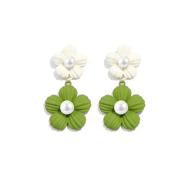 Fresh Bloom Pearl Stud Earrings – Lightweight Spring Style