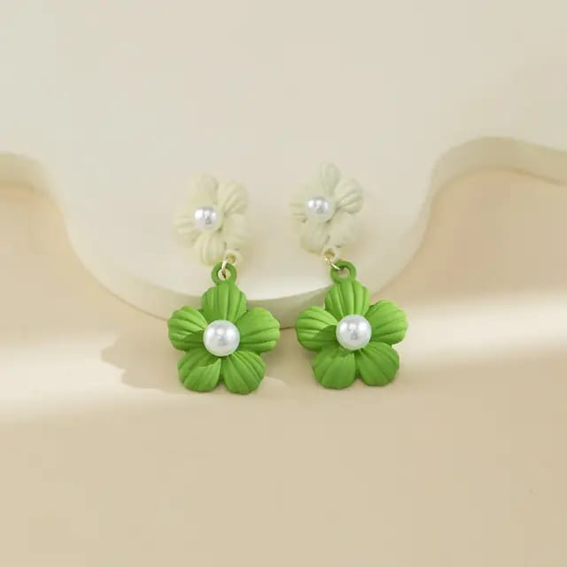 Fresh Bloom Pearl Stud Earrings – Lightweight Spring Style
