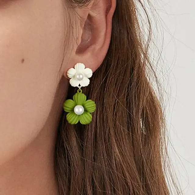 Fresh Bloom Pearl Stud Earrings – Lightweight Spring Style