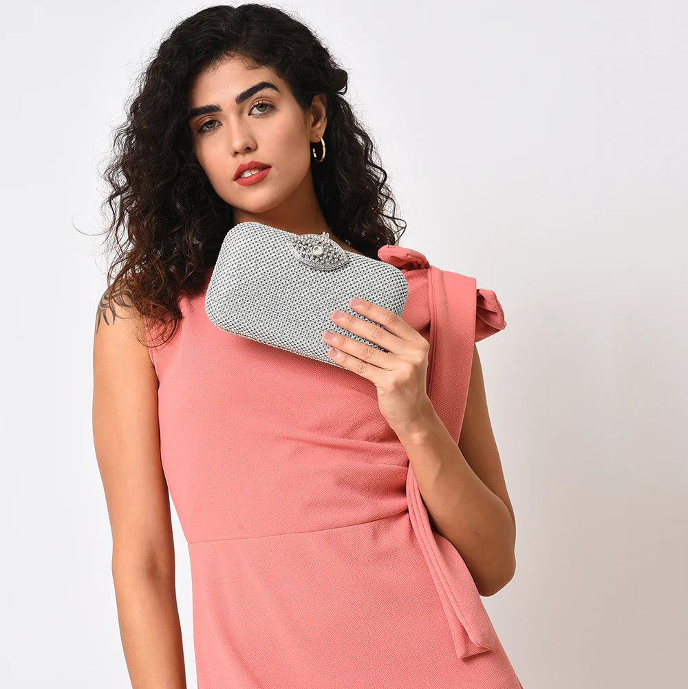 Gleaming Glamour Clutch – A Dazzling Statement of Elegance and Sparkle