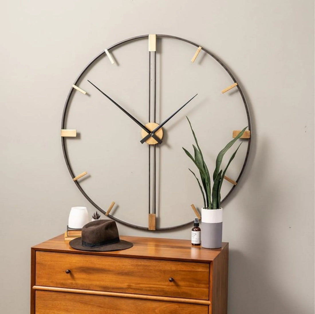 Henderson Wall Clock – A Perfect Blend of Elegance and Functionality