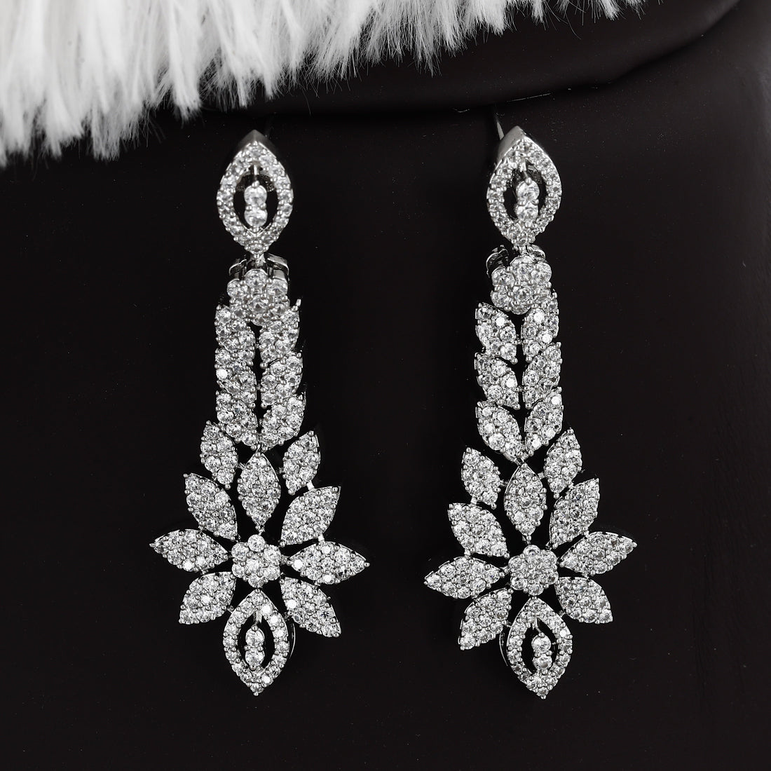 Marquise Design Mini Diamond Necklace – A Subtle Touch of Elegance and Shine