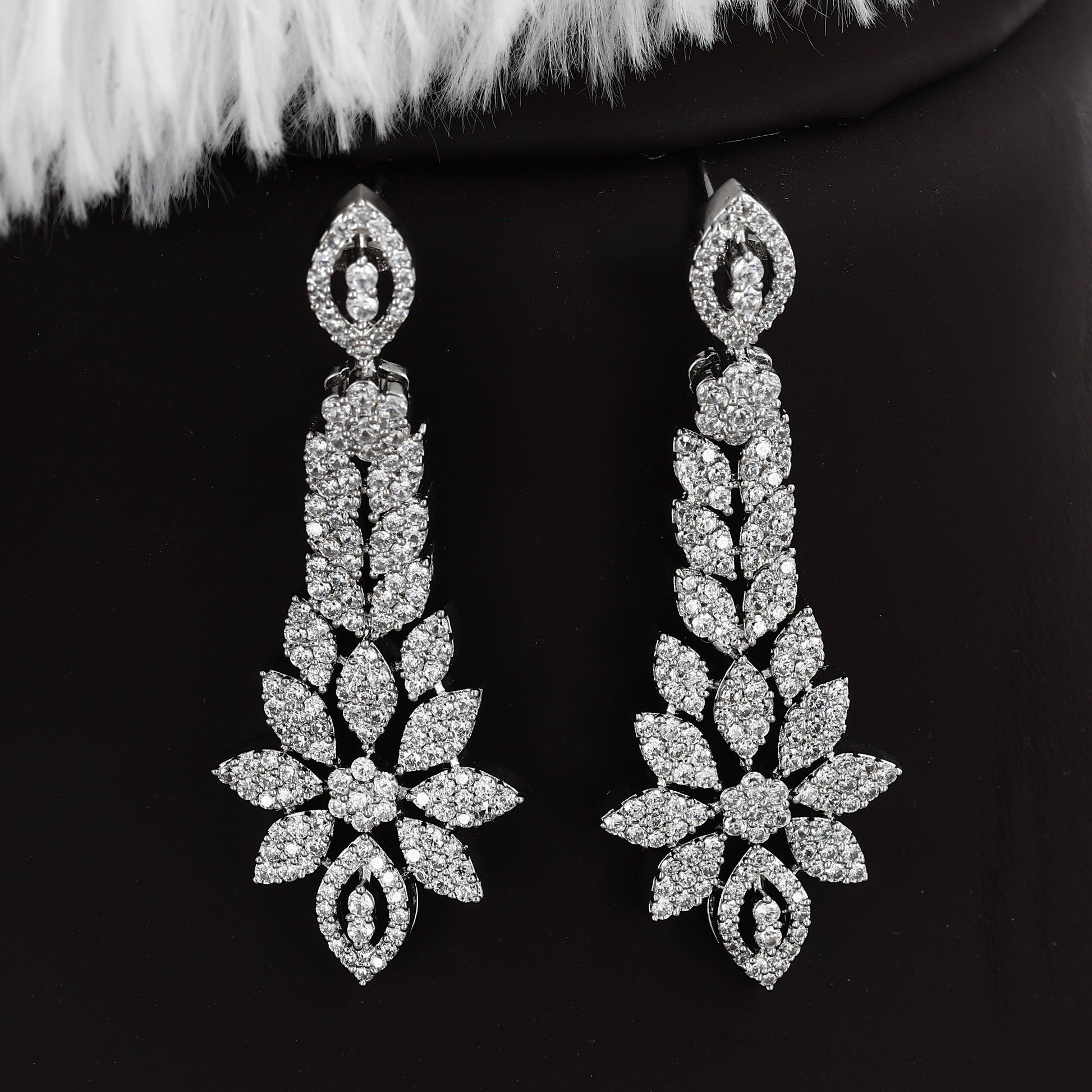 Marquise Design Mini Diamond Necklace – A Subtle Touch of Elegance and Shine