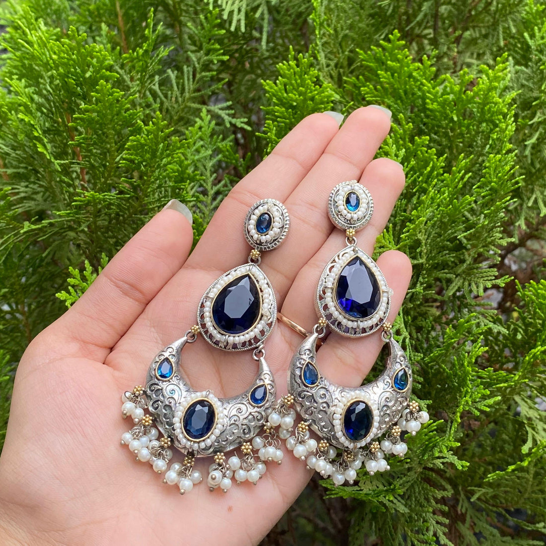 Midnight Maharani Chandbalis – The Queen’s Glow in Elegant Silver