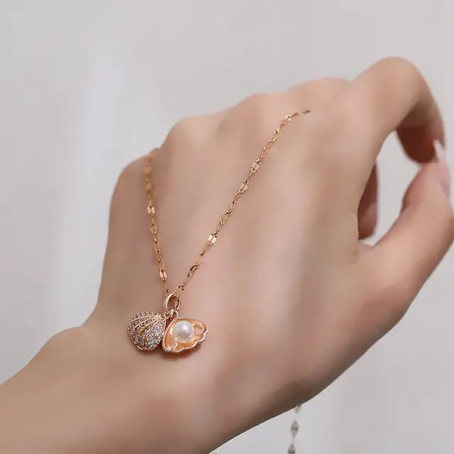 Rose Gold Pearl Shell Pendant Necklace – A Hidden Ocean Treasure in Every Glance