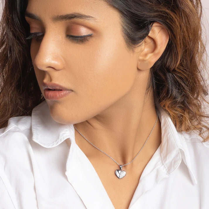 Silver Charming Heart Pendant With Link Chain – A Token of Pure Love in 925 Silver