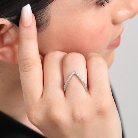 Silver Shine V Ring – Sleek, Chic & Stunningly Versatile