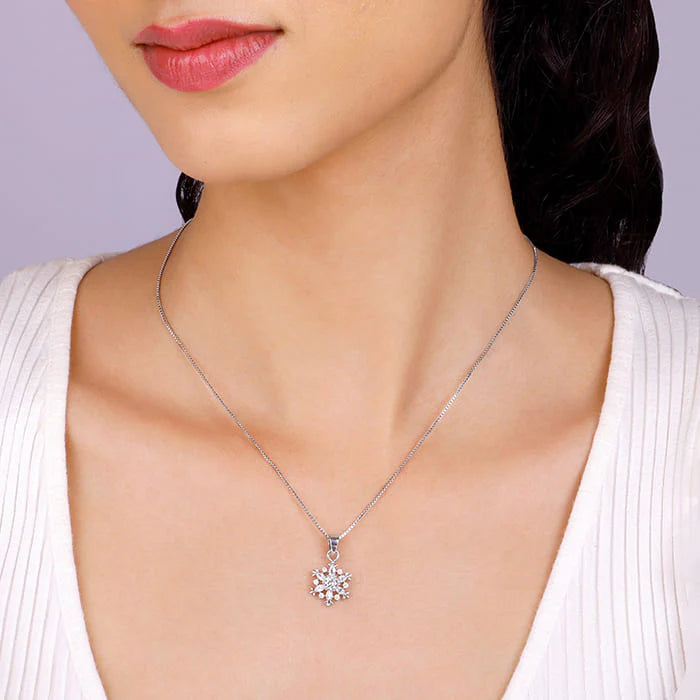 Silver Snowflake Pendant with Box Chain – Made with Pure 925 Silver