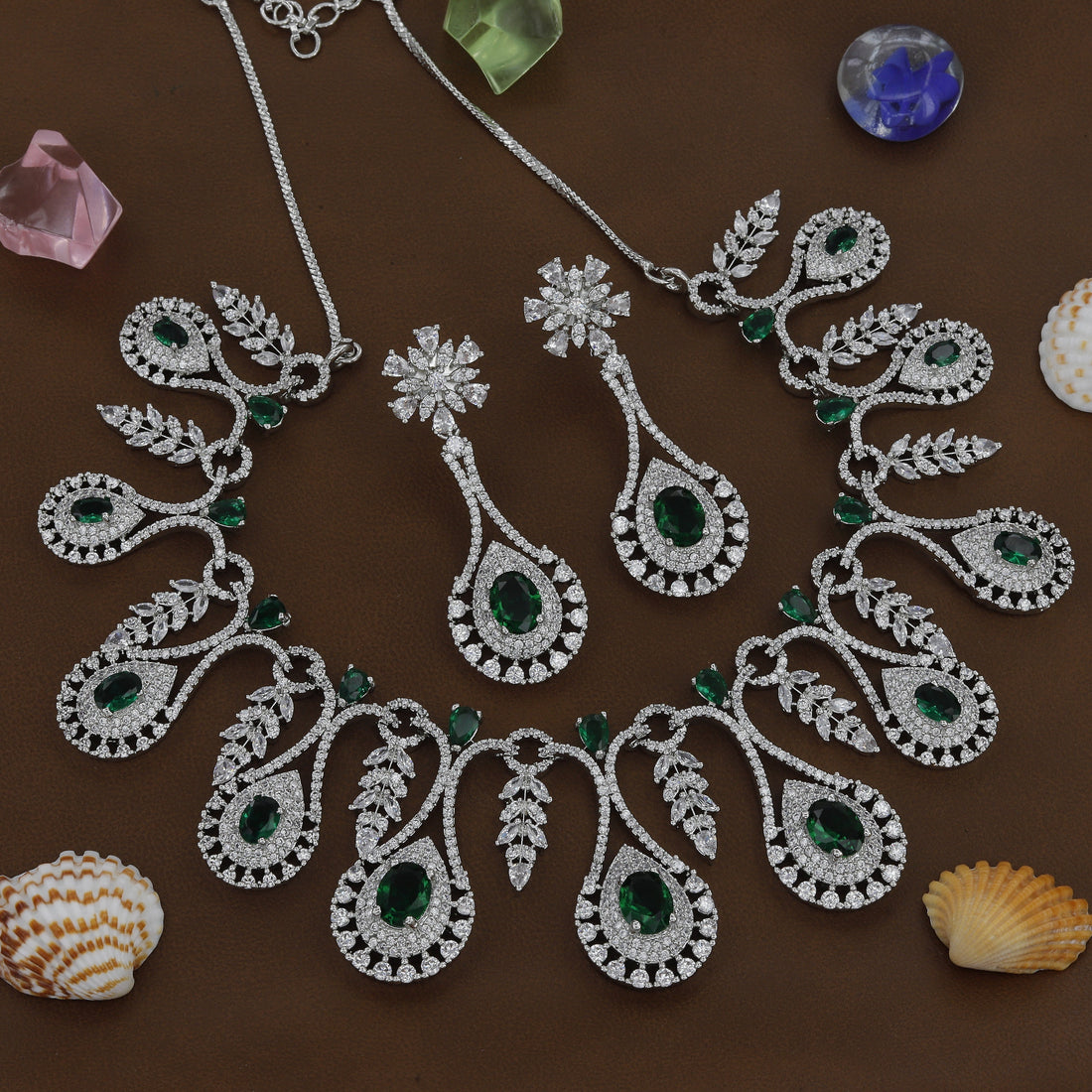 Silverpolished Green Stone Diamond Necklace – A Harmonious Blend of Classic Charm and Modern Elegance