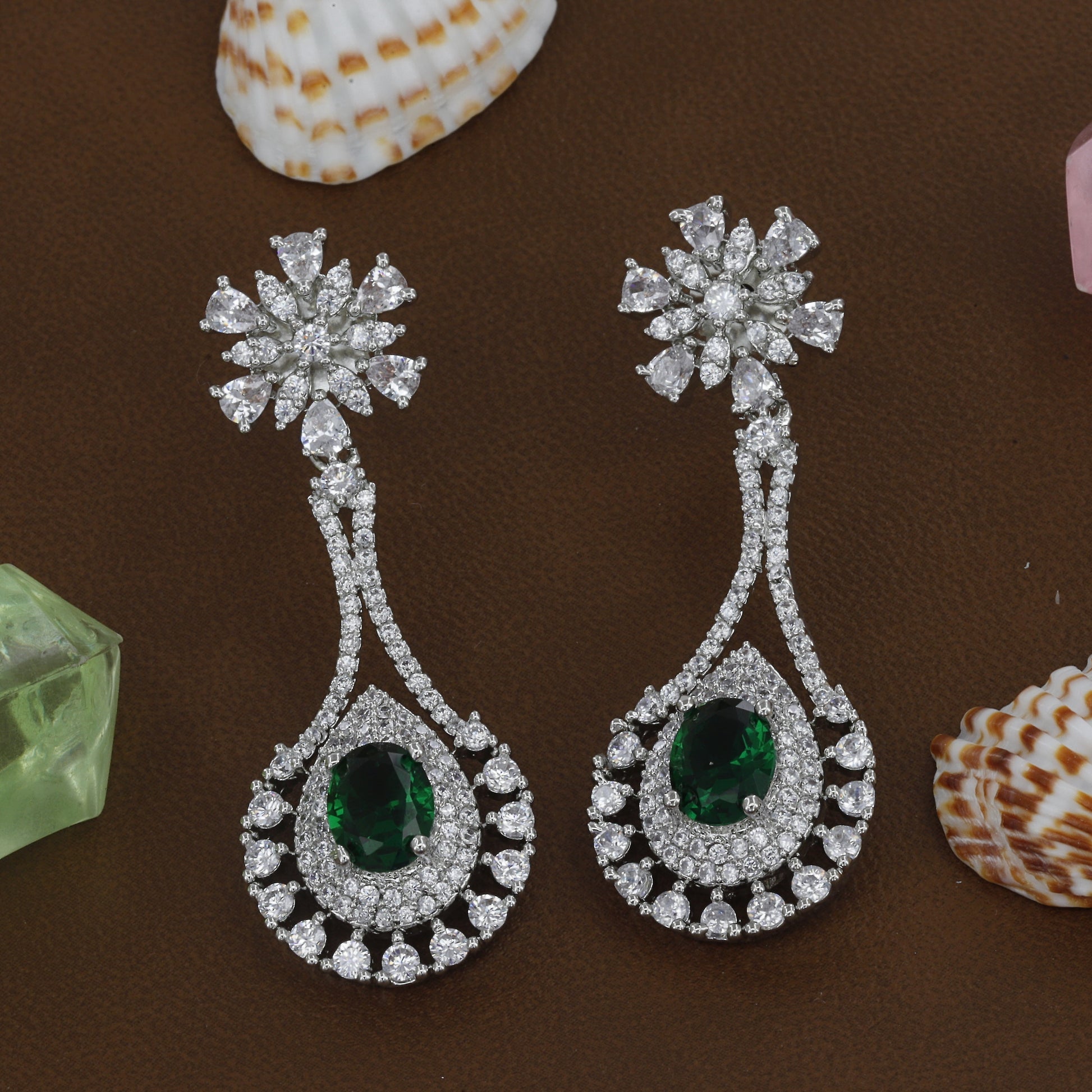 Silverpolished Green Stone Diamond Necklace – A Harmonious Blend of Classic Charm and Modern Elegance