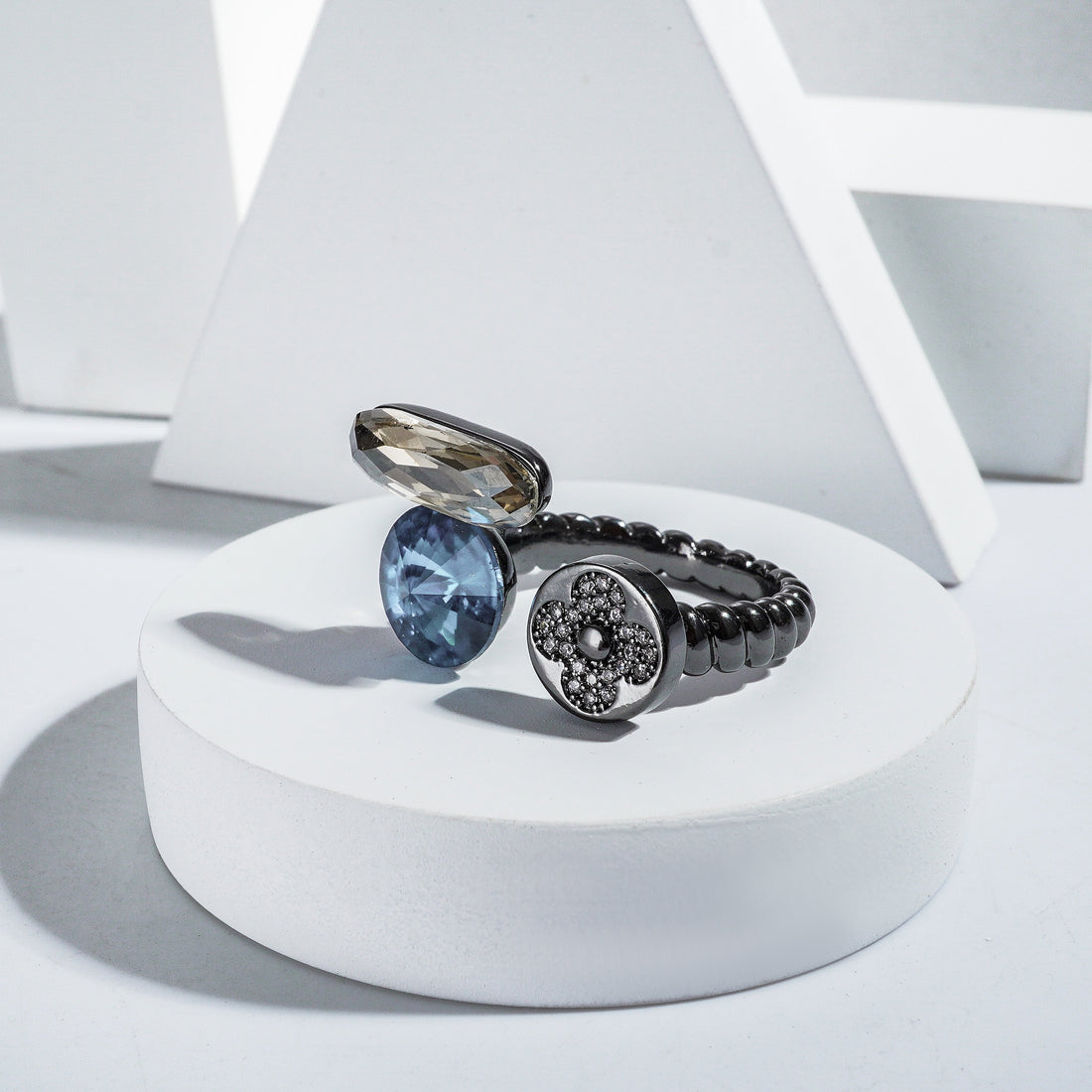 Silverpolished Multi Shape Stone Freesize Ring – A Captivating Fusion of Style and Sophistication