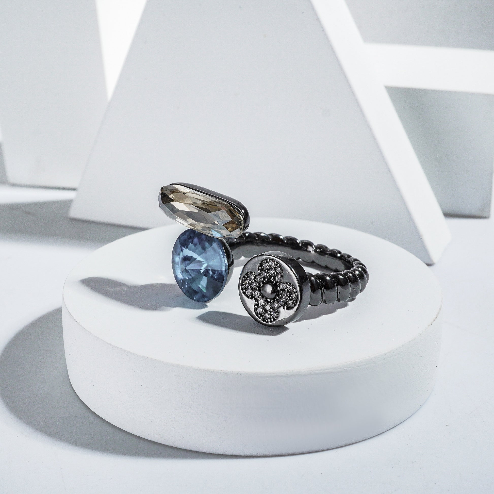 Silverpolished Multi Shape Stone Freesize Ring – A Captivating Fusion of Style and Sophistication