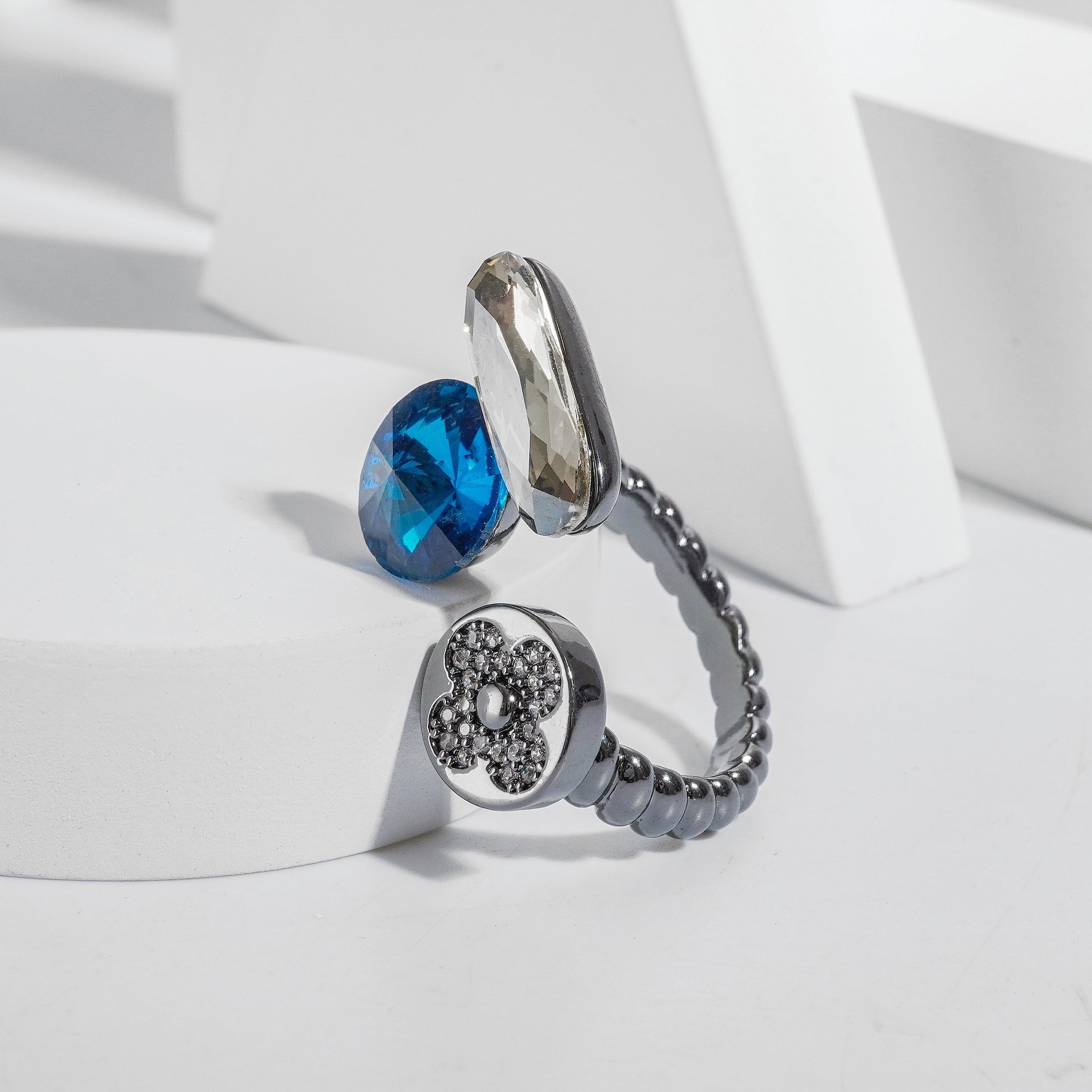 Silverpolished Multi Shape Stone Freesize Ring – A Captivating Fusion of Style and Sophistication