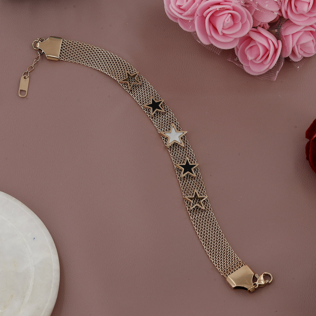 Star Design Handwear Bracelet – A Touch of Celestial Elegance