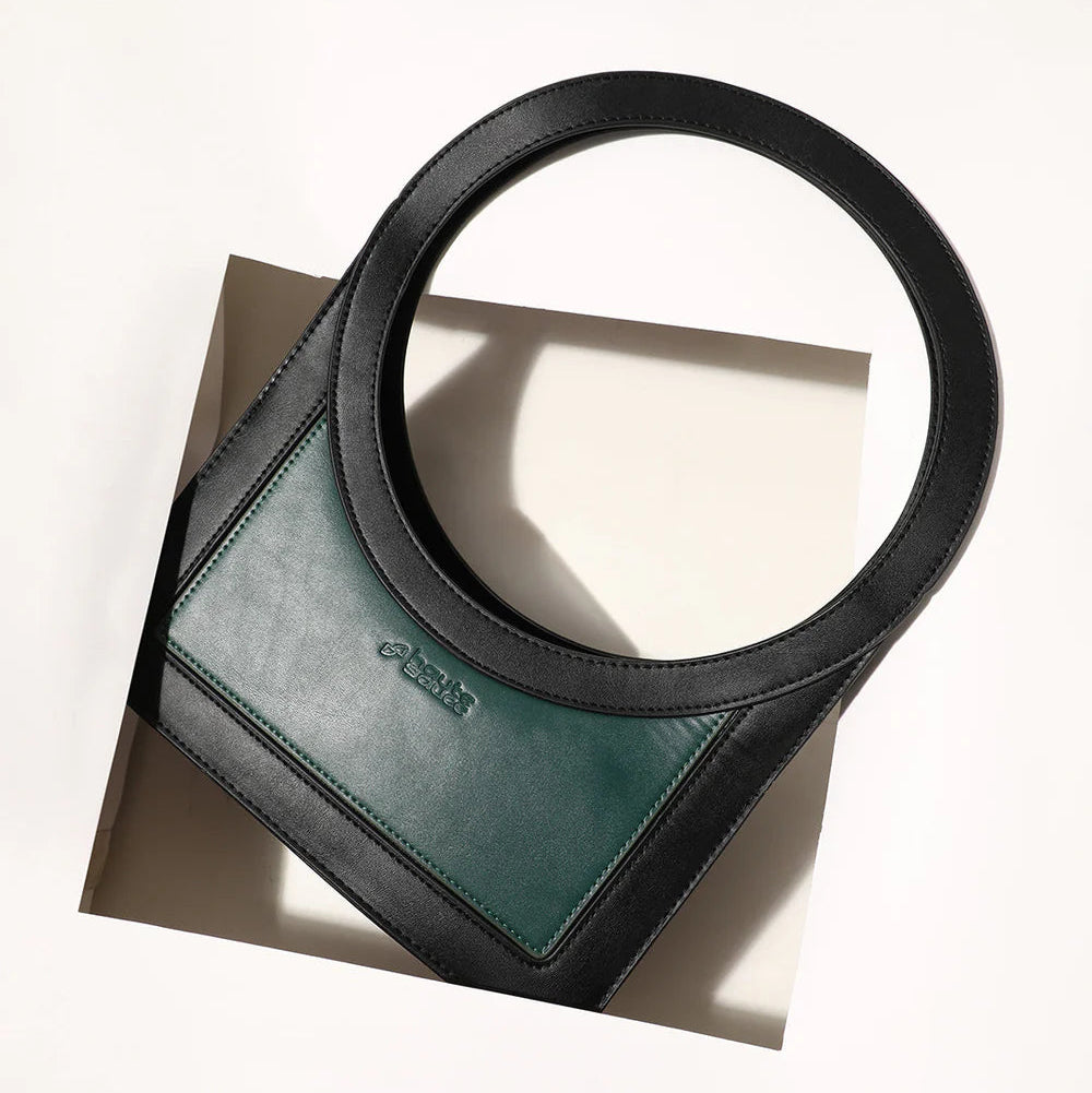 The Aureola Shoulder Bag – Emerald Green & Onyx Black – A Bold Blend of Luxury and Style
