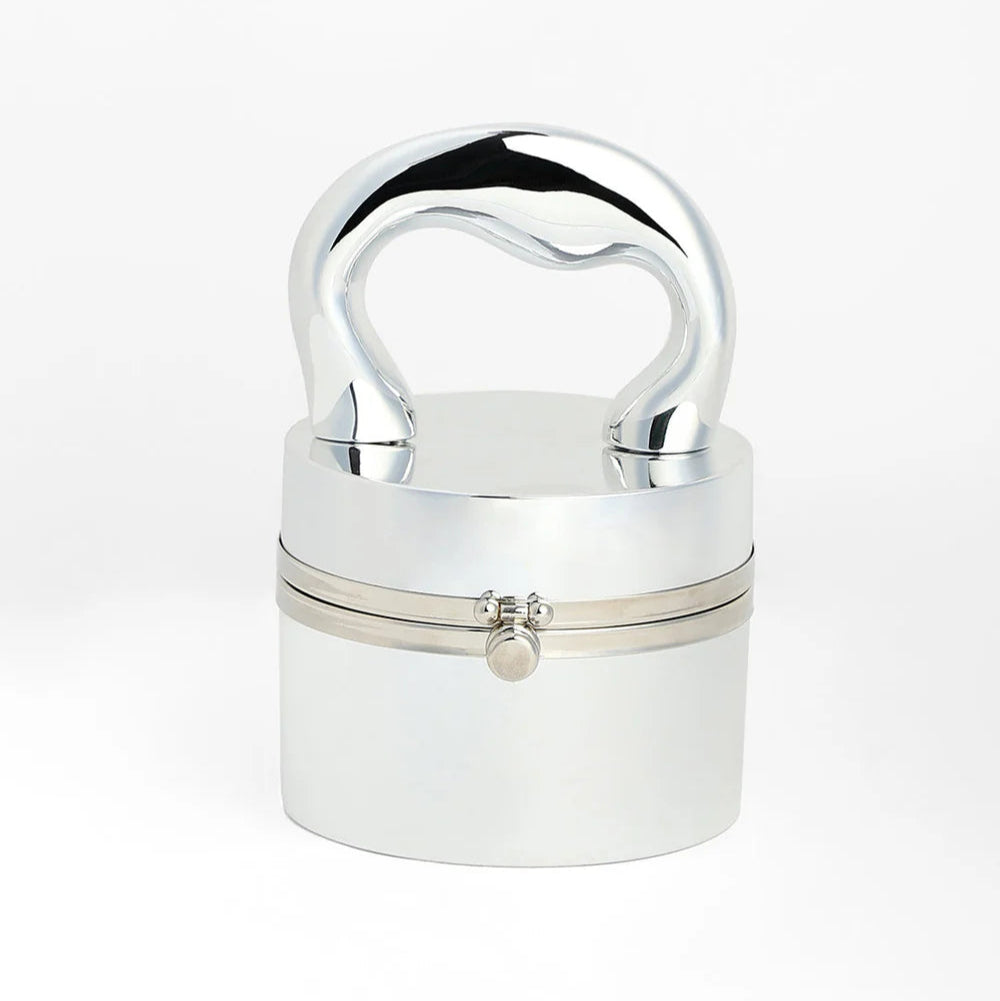 The Caldera Gloss Bucket Bag – Metallic Silver – Shimmering Elegance for Every Occasion