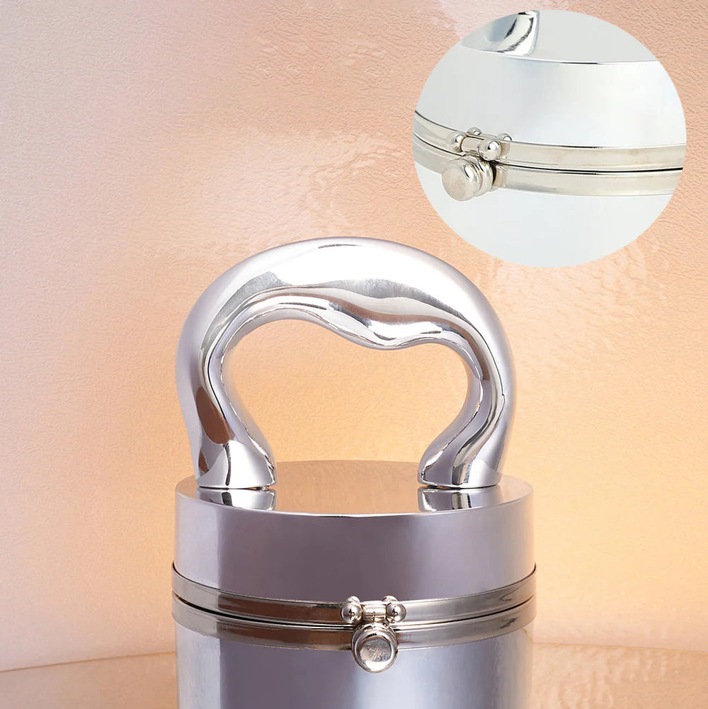 The Caldera Gloss Bucket Bag – Metallic Silver – Shimmering Elegance for Every Occasion