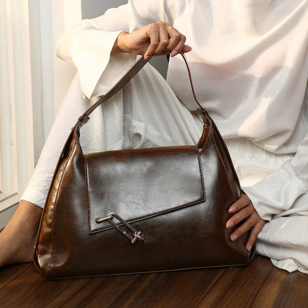 The Large Slant-Flap Hobo Bag – Coffee Brown – A Bold Fusion of Style and Comfort