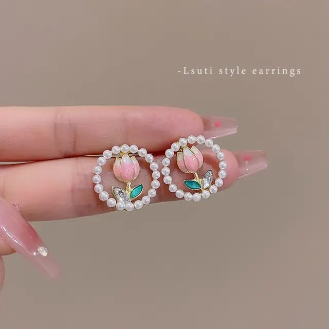 Tulip Pearl Bloom Earrings – Whimsical Imitation Jewelry for Her