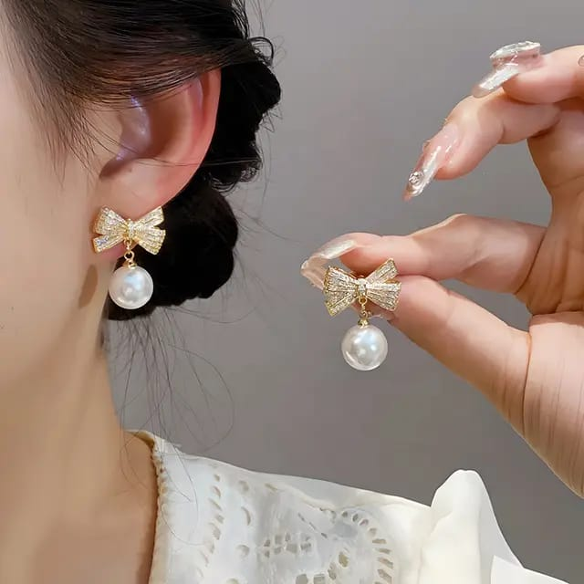 Vintage Bow & Pearl Studs – Glamorous Gold-Tone Drop Earrings