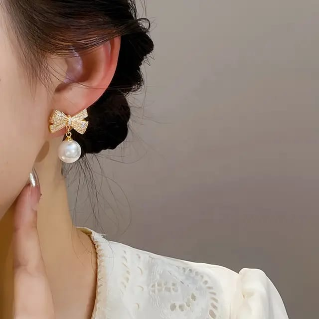 Vintage Bow & Pearl Studs – Glamorous Gold-Tone Drop Earrings